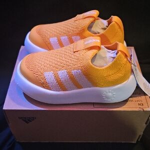 *Brand New* Adidas Bubblecomfy 1s